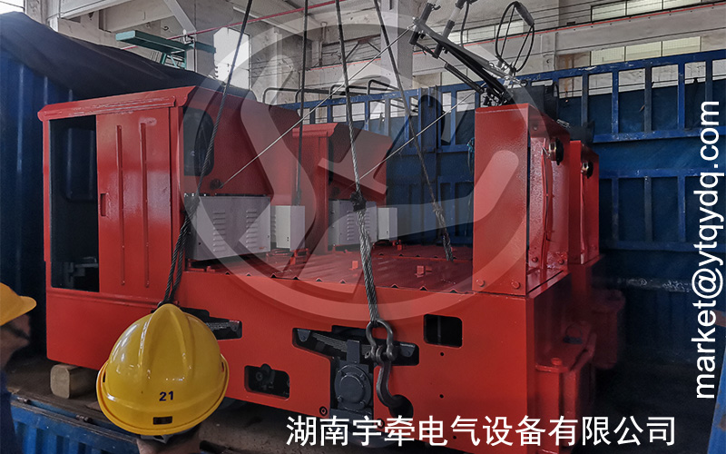 3噸架線式電機(jī)車(chē)發(fā)貨 3.jpg